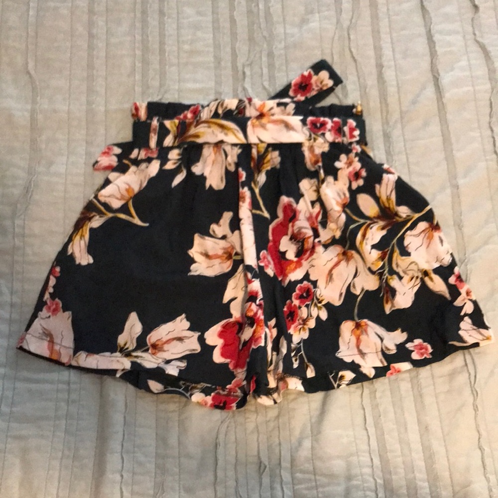 Minit Fashion! Front Tied Fabric Flowy Elastic Floral Shorts NWOT! - Picture 9 of 12